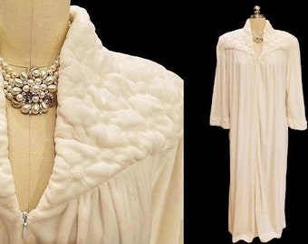Vintage Diamond Tea Pre-Owned Velour Robe Dressing Gown In Creampuff Vintage Velour Robe Vintage Robe Gifts for Her