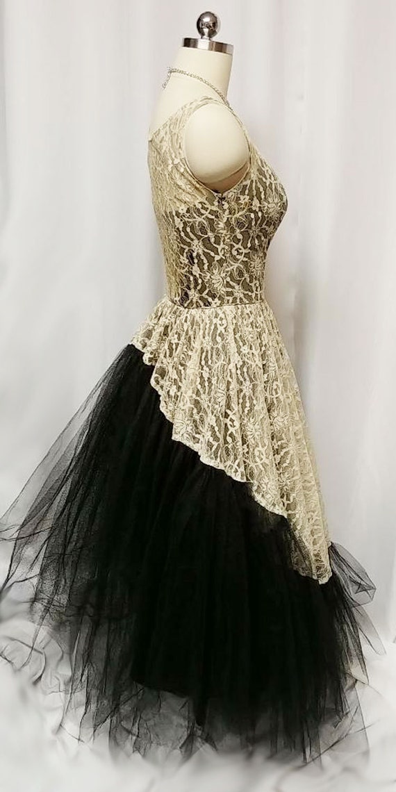 Vintage 1950s Black & Ivory Lace Voluminous Net P… - image 4