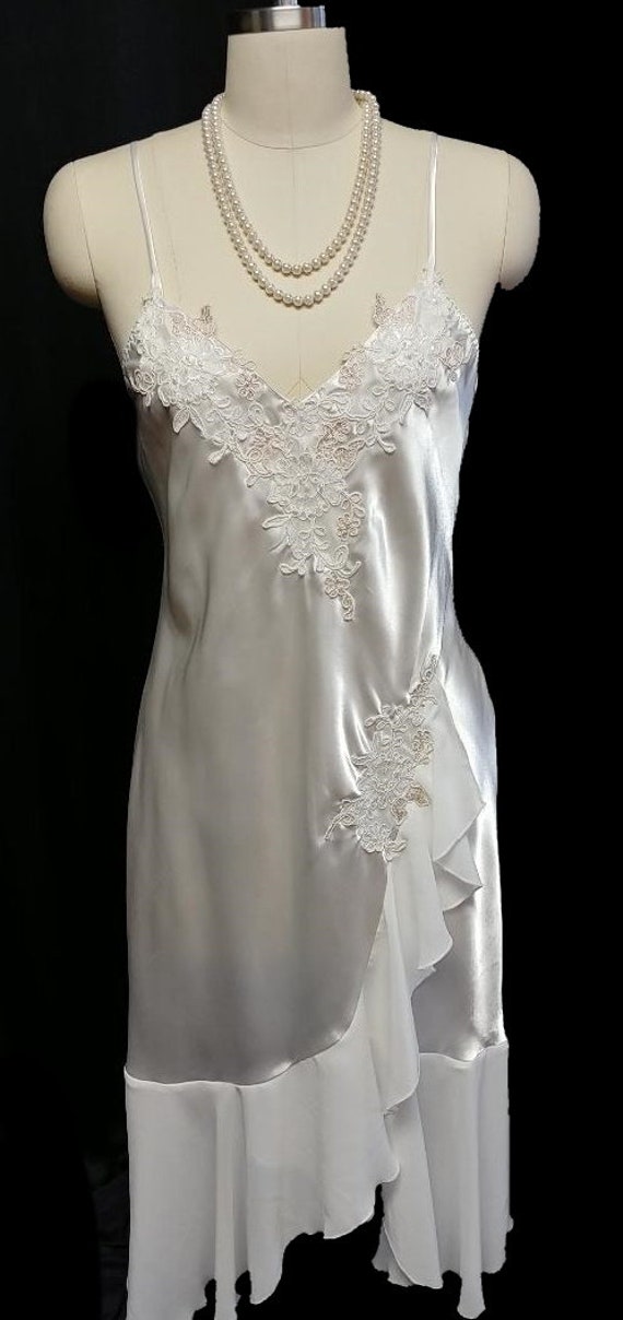 Vintage Luxurious Bridal Chantilly Lace Satin Pei… - image 8