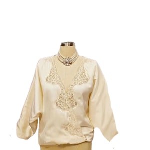 Vintage Lily of France by Rosa Puleo Szule Ivory Satiny Lace Puffed Bed Jacket