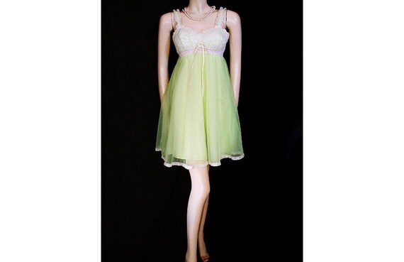 Vintage Olga Double Nylon Lightly Padded Lace Bra Sleeping Pretty Nightgown Rare  Color Limeade Green Gown 
