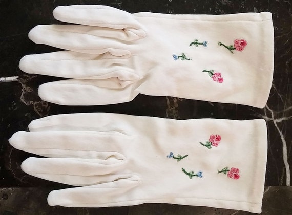 Vintage 50s 60s Childs Embroidered Roses Gloves 5… - image 2