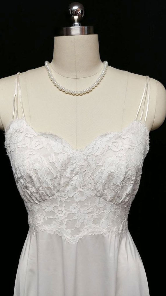 Vintage Vanity Fair Bridal Exquisite Lace Nylon T… - image 4