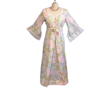 Vintage Komar Summer Pink Green Floral Lace Peignoir & Nightgown Set Pagoda Sleeves