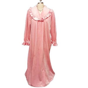 Vintage Gilligan OMalley Pink Velour Dressing Gown Lounger Robe with Satin Rose