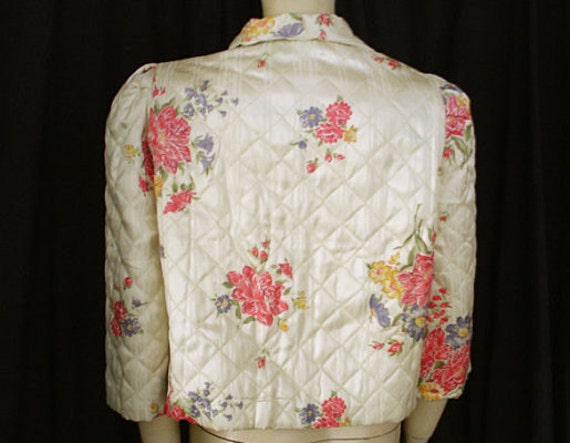 Vintage 40s Floral Rayon Satin Quilted Bed Jacket… - image 5