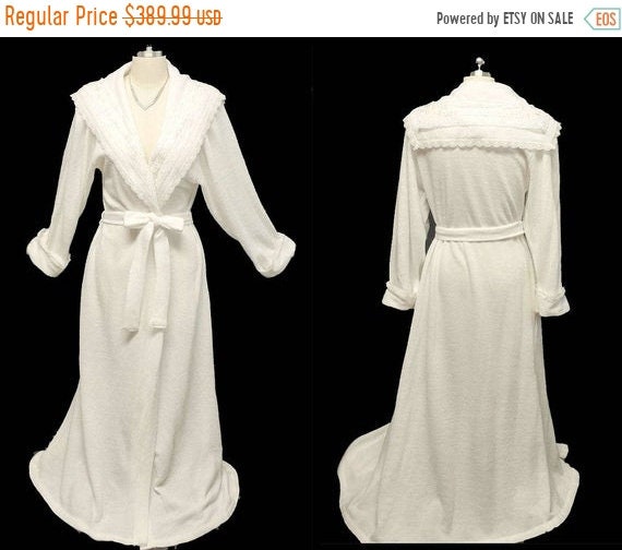 Vintage Gilligan OMalley Fancy Lace Embroidered Wa