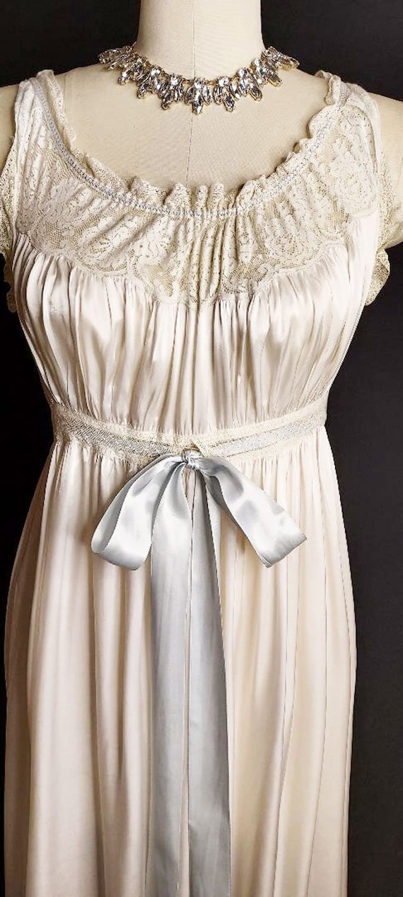 Vintage Late 30s 40s Victorian Look By Iris Lace … - image 7