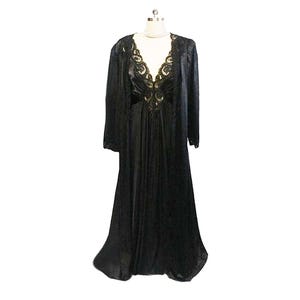 Vintage Olga Spandex and Lace Nightgown and Peignoir Set in Velvet Night