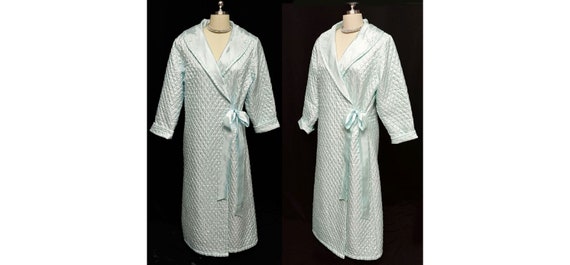 CLEARANCE SALE Glamorous Vintage Satin Quilted Rob