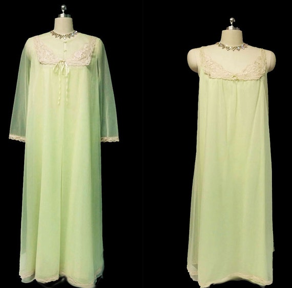 Vintage Vanity Fair Double Nylon Lace Peignoir Nig