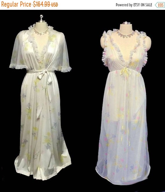 CLEARANCE SALE Vintage White Ruffle Floral Peignoi