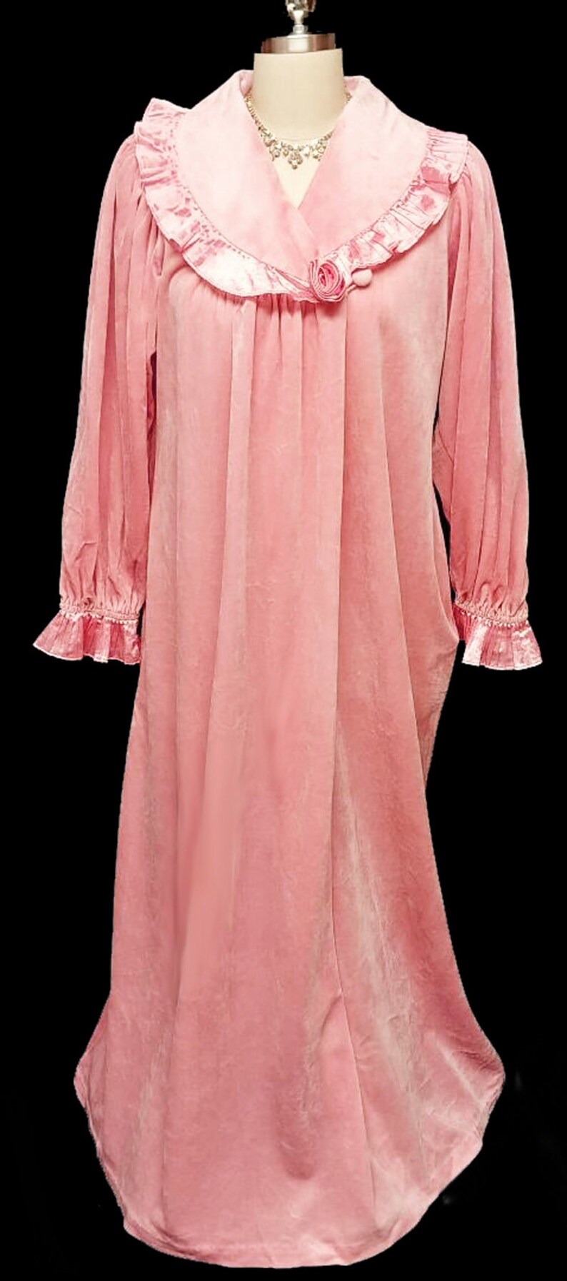 Vintage Gilligan OMalley Pink Velour Dressing Gown Lounger Robe Satin Rose designer robe pink velour robe zip up glamour robe