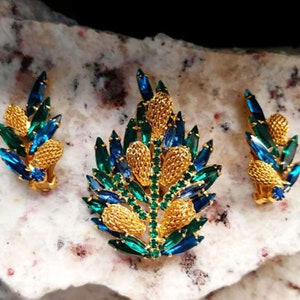 Vintage 40s Floral Look Sparkling Blue Rhinestone Pin Earrings Set pin earring set 40s earrings 50s earrings 40s broach 50s pin Gift for Her image 2