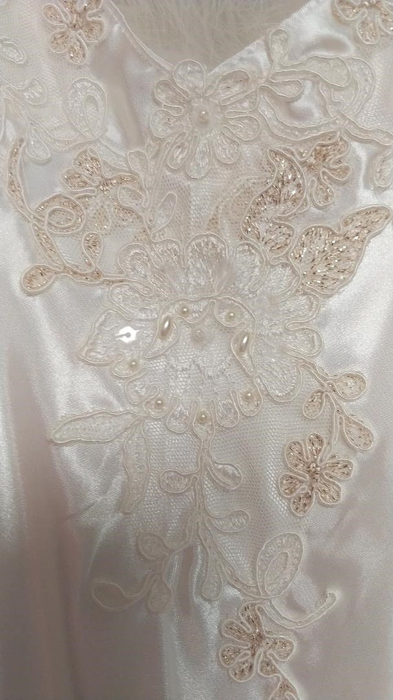 Vintage Luxurious Bridal Chantilly Lace Satin Pei… - image 9