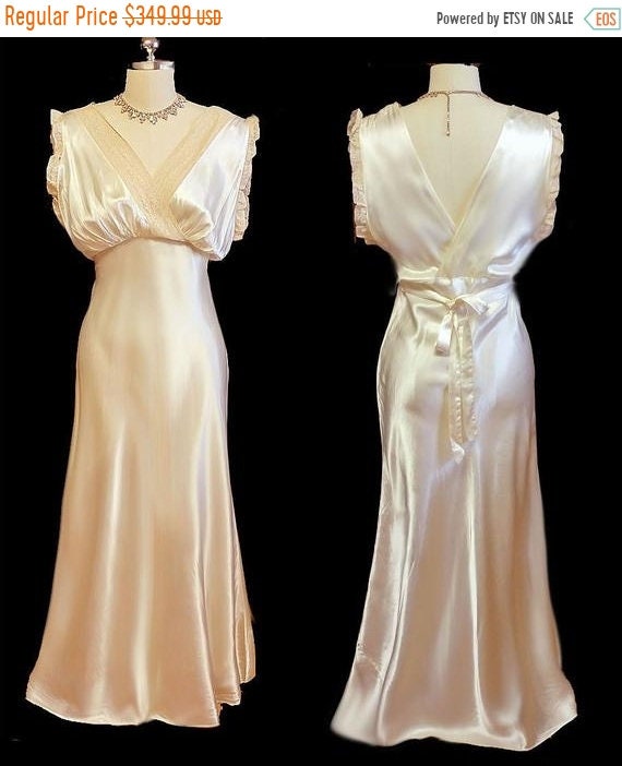 HOLIDAYSALE2020 Glamorous Vintage 30s 40s Ivory Sa