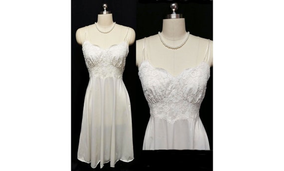 Vintage Vanity Fair Bridal Exquisite Lace Nylon T… - image 1