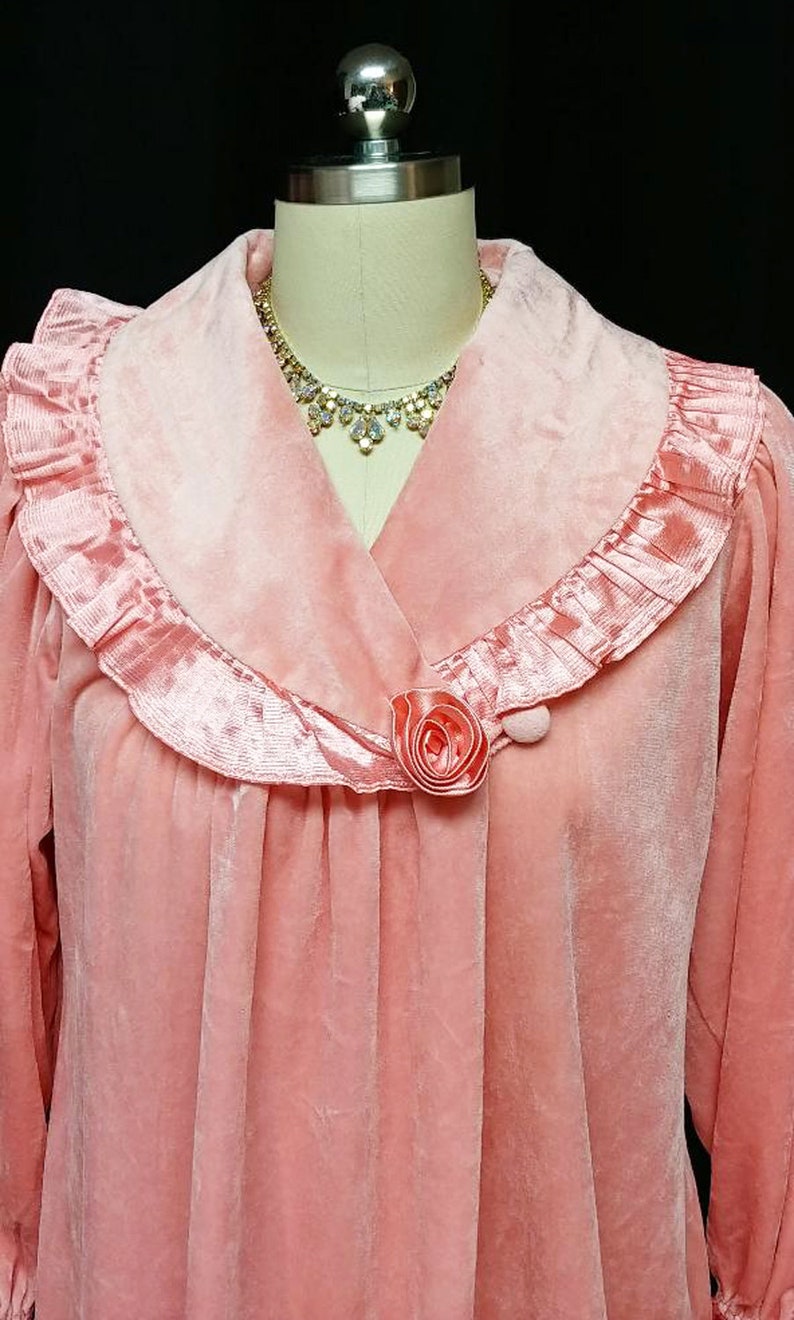 Vintage Gilligan OMalley Pink Velour Dressing Gown Lounger Robe Satin Rose designer robe pink velour robe zip up glamour robe
