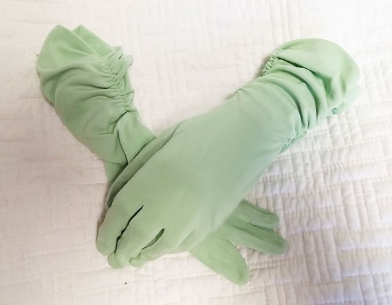 Vintage Ruched Ladies' Gloves in Mint Julep vintag
