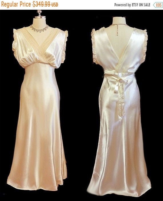 End of Summer Sale Glamorous Vintage 30s 40s Ivory
