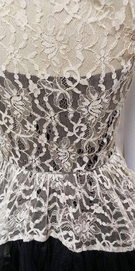 Vintage 1950s Black & Ivory Lace Voluminous Net P… - image 10