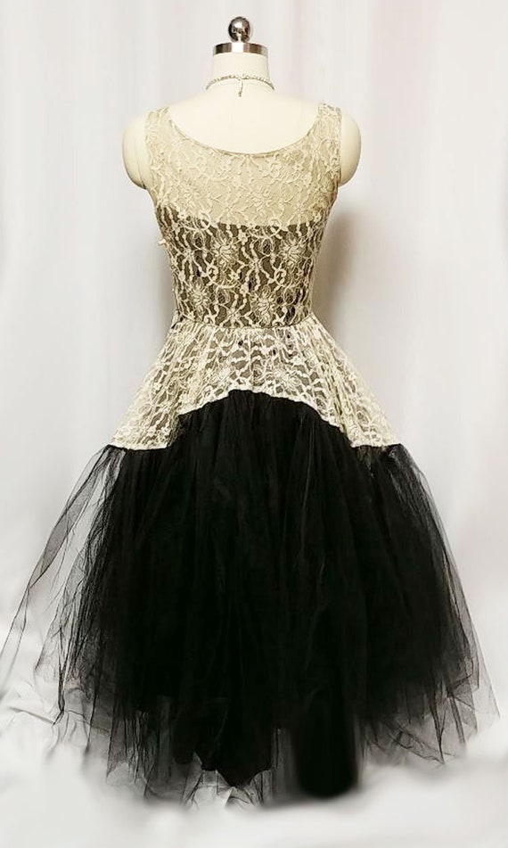 Vintage 1950s Black & Ivory Lace Voluminous Net P… - image 5