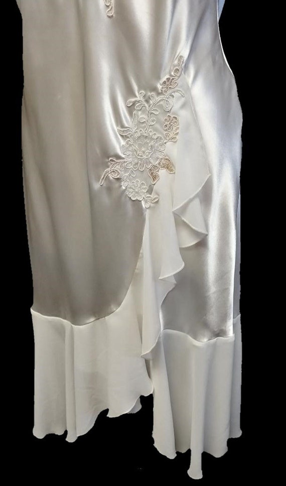 Vintage Luxurious Bridal Chantilly Lace Satin Pei… - image 10