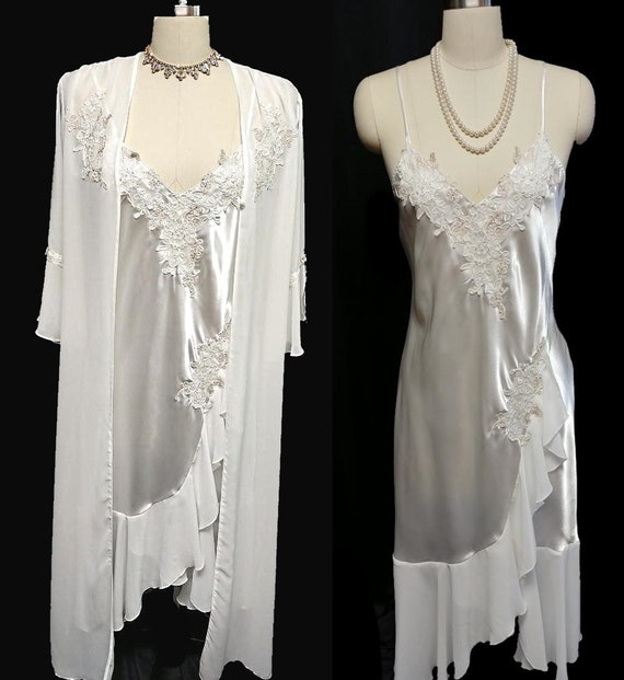 Vintage Luxurious Bridal Chantilly Lace Satin Pei… - image 2