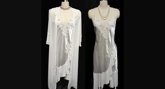 Vintage Luxurious Bridal Chantilly Lace Satin Pei… - image 1