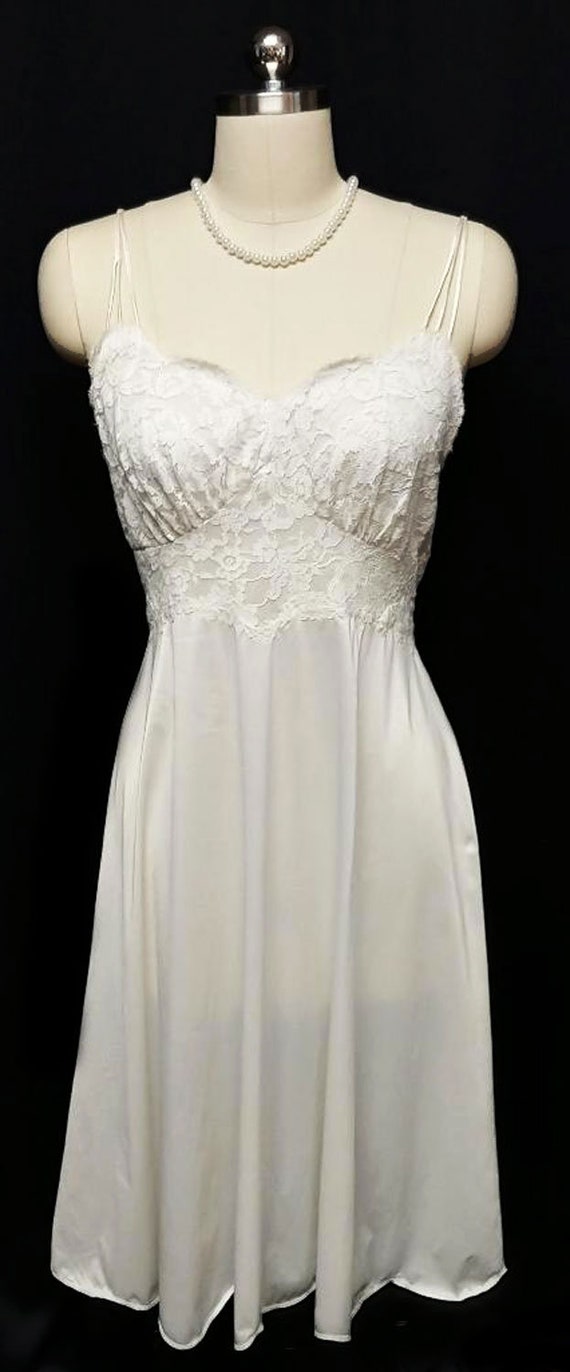 Vintage Vanity Fair Bridal Exquisite Lace Nylon T… - image 3