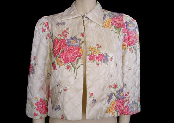 Vintage 40s Floral Rayon Satin Quilted Bed Jacket… - image 1