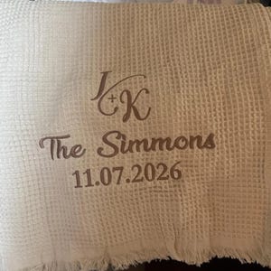 Manta personalizada bordada - Edredón de boda personalizado con monograma, nombres y fecha - Regalo de boda para parejas, regalo de inauguración de casa imagen 15