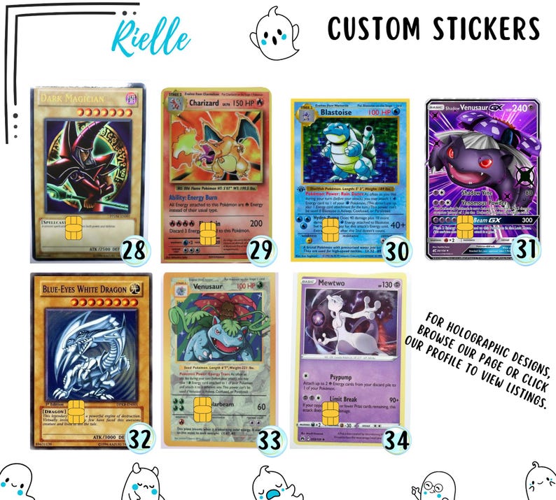 Op de afbeelding: Een verzameling van zeven rechthoekige ruilkaartstickers genummerd 28 tot en met 34, met personages zoals Dark Magician, Charizard, Blastoise, Venusaur, Blue-Eyes White Dragon en Mewtwo, elk voorzien van een gouden chip-afbeelding.