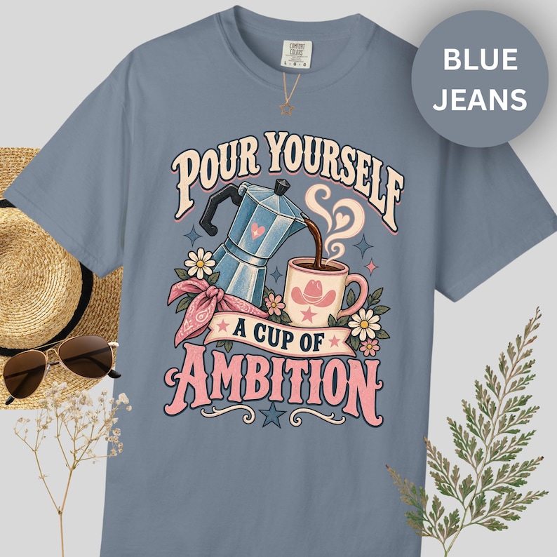 Camiseta de Dolly Parton, camiseta con estampado de café "Cup of Ambition" para fans de la música country, camiseta retro con estampado de vaquera, regalo inspirado en la canción "9 to 5" para ella. imagen 9