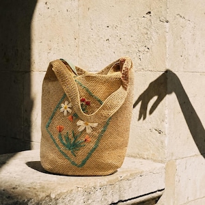 Embroidered Straw Tote Bag Floral Beach Boho Large Capacity Shoulder Bag Vacation Handwoven Straw Tote