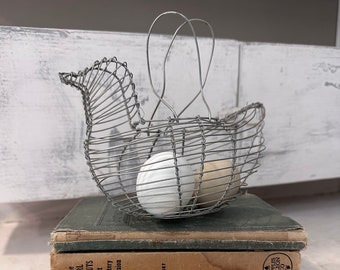 Vintage Wire Chicken Basket / Wire Egg Basket / Farmhouse Kitchen / Country Home Style