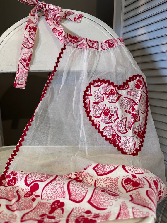 Vintage Half Apron / Red White Apron / Valentine'… - image 2