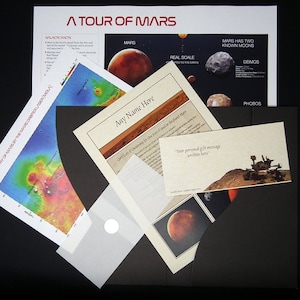 Coffret cadeau Un acre de terre sur Mars dans une pochette de présentation de luxe - Personnalisé avec le nom de votre choix