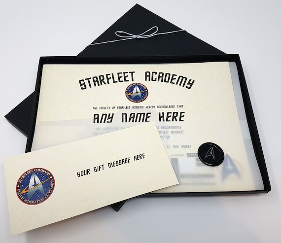 Deluxe Star Trek Sternenflottenakademie Zertifikat in einer Luxus-Geschenkbox - personalisiert mit einem Namen Ihrer Wahl