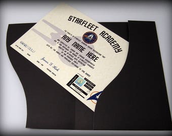 Certificado de la Academia de la Flota Estelar Trekkie en una carpeta de presentación de lujo: personalizado con el nombre que elijas.