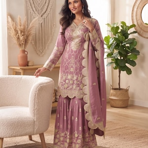 Mauvekleurige Sharara-pakset van zware salsastof, met pailletten en borduursels, Indiase trouwoutfit met dupatta voor dames.