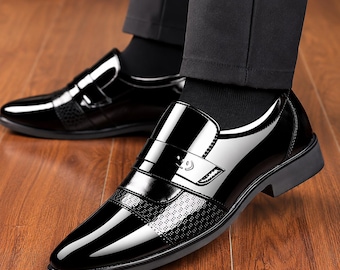 Svarta loafers i lackläder – Snygga formella klänningsskor