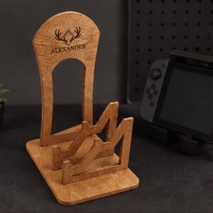 Personalisierter Gamepad-Ständer aus Holz, individueller Controller-Halter aus Hirschgeweih, Schreibtisch-Organizer mit Namensgravur