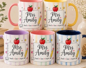 Lärarmugg med namn, personlig lärarmugg med kaffe, randig lärarmugg med kaffe, presenter till skolstarten