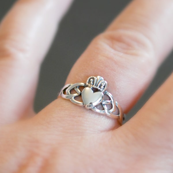 Sterling silver claddagh ring, rings for women, celtic ring, irish jewelry, heart, crown, love, friendship, loyalty, traditional claddagh