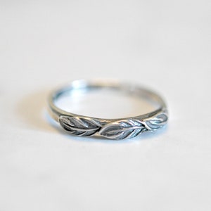 Sterling silver leaves ring for women, silver leaf ring, minimalist ring, leaf band, botanical ring, nature ring, boho ring, nature inspired