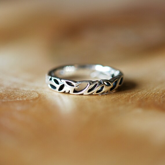 Sterling silver leaf ring