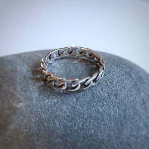 Sterling silver link ring, curb chain ring, geometric ring, silver chain band, modern minimalist ring for women, mens ring, wedding band