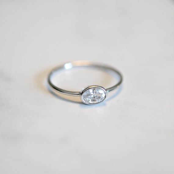 Oval cubic zirconia ring