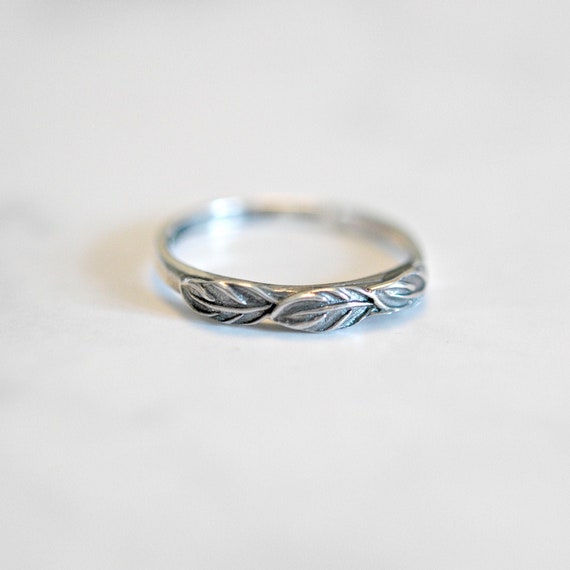 Sterling silver leaves ring